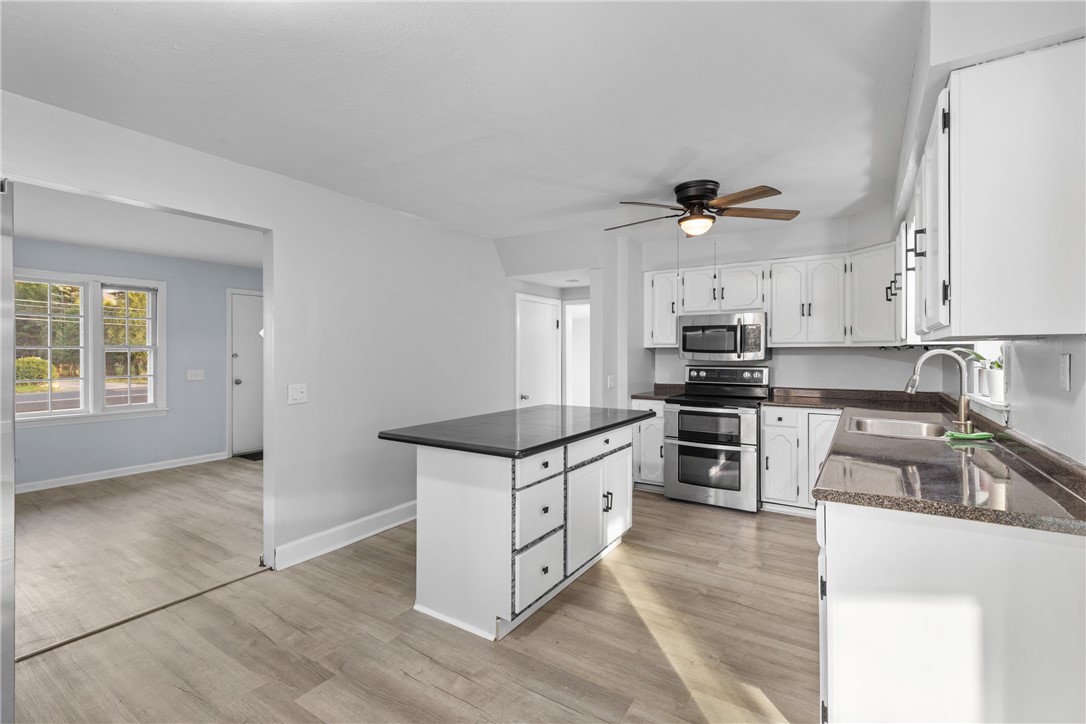 753 Webster Road Webster, NY 14580 - Photo 7 of 31 Kitchen with Island