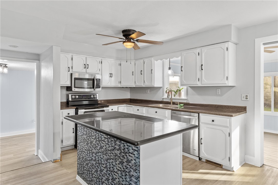 753 Webster Road Webster, NY 14580 - Photo 8 of 31 Granite countertops