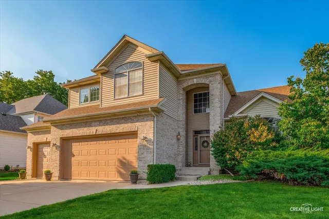 $600,000 | 25216 Round Barn Road, Plainfield, IL 60585