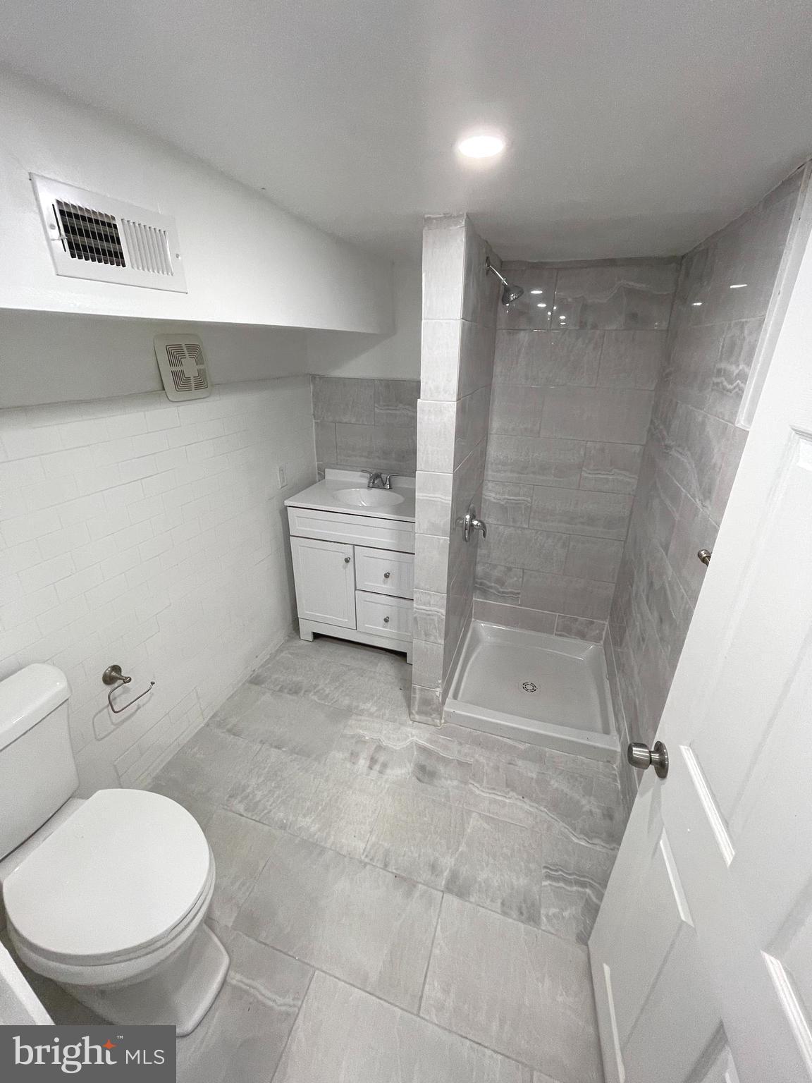 6108 Walnut Street Philadelphia, PA 19139 - Photo 2 of 15 basement bath