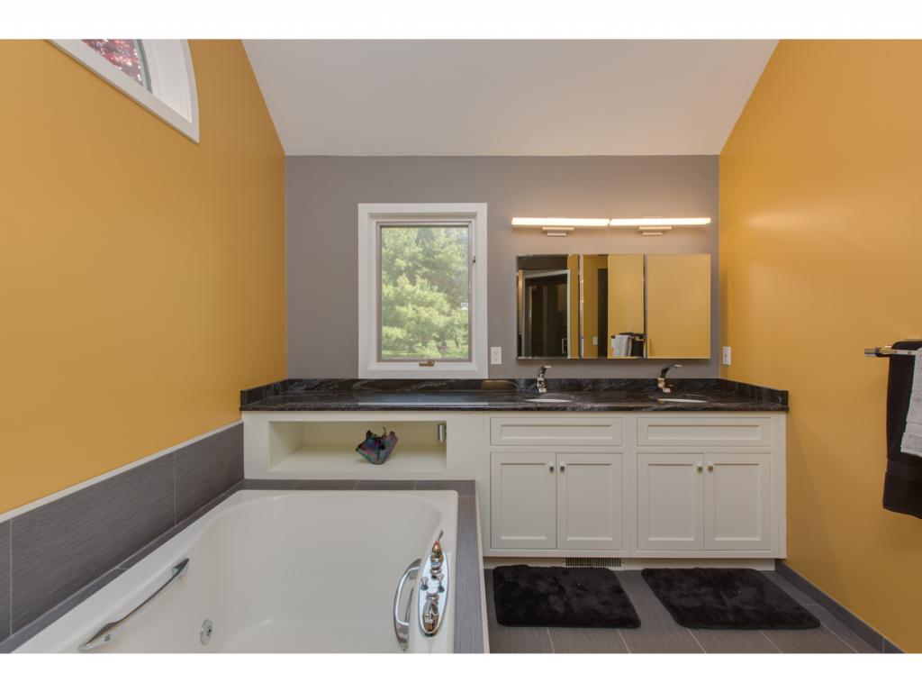 102 North Pepperell Road Hollis, NH 03049 - Photo 19 of 36