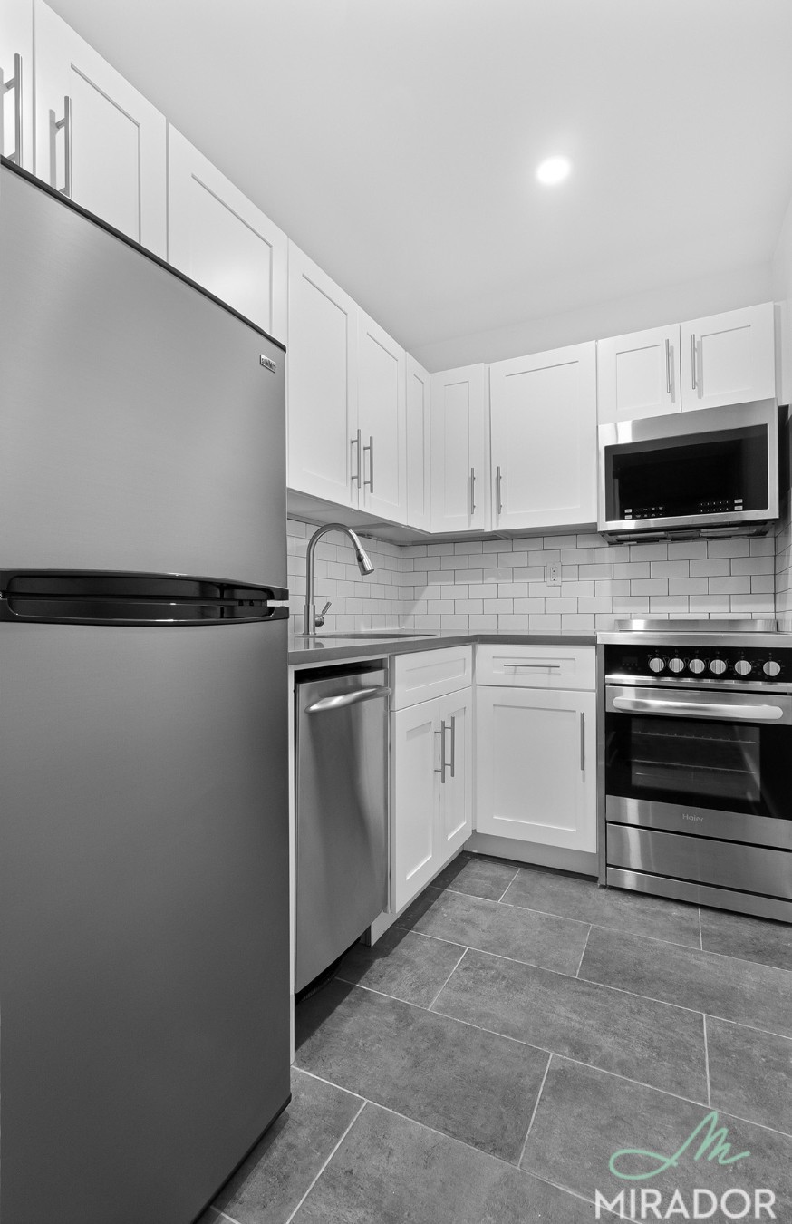 132 East 45th Street, Unit 6F Manhattan, NY 10017 - Photo 5 of 11 Photo 5