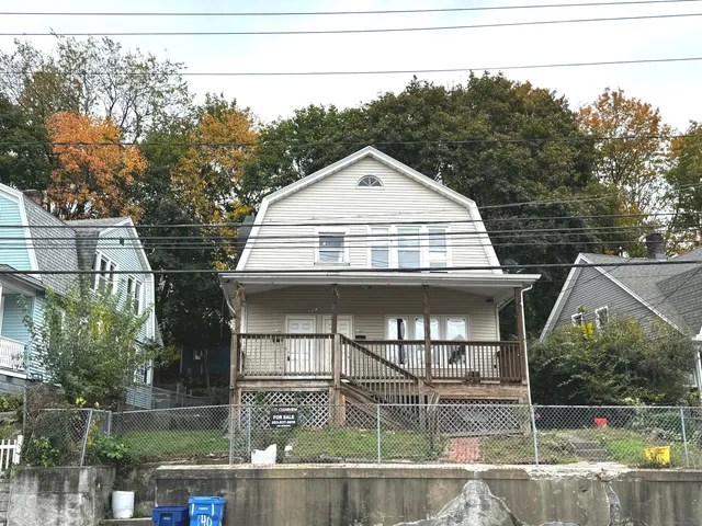 $325,900 | 140 Meriden Road, Waterbury, CT 06705