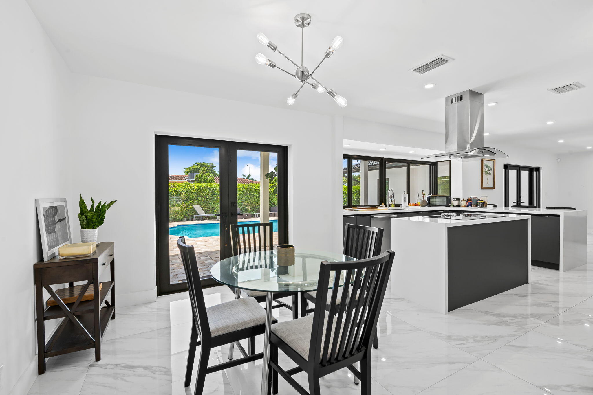 5122 Cleveland Street Hollywood, FL 33021 - Photo 9 of 28 9-web-or-mls-DSC_3890