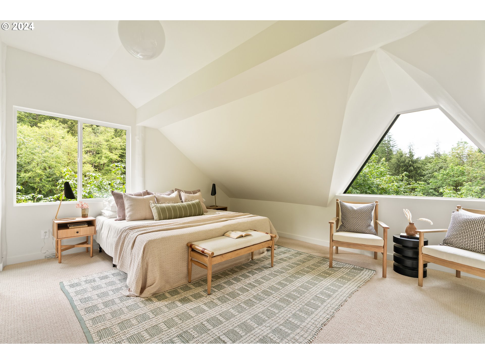 2162 Duncan Creek Road Stevenson, WA 98648 - Photo 21 of 38 a bedroom with a bed and a large window