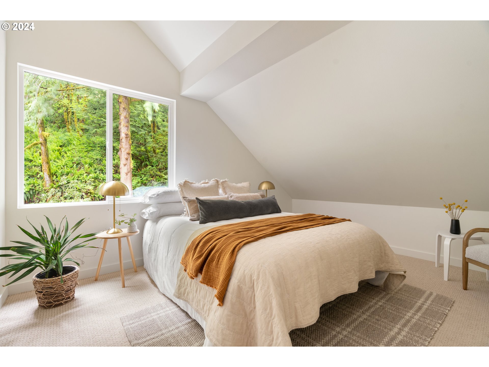 2162 Duncan Creek Road Stevenson, WA 98648 - Photo 26 of 38 a bedroom with a bed and a large window