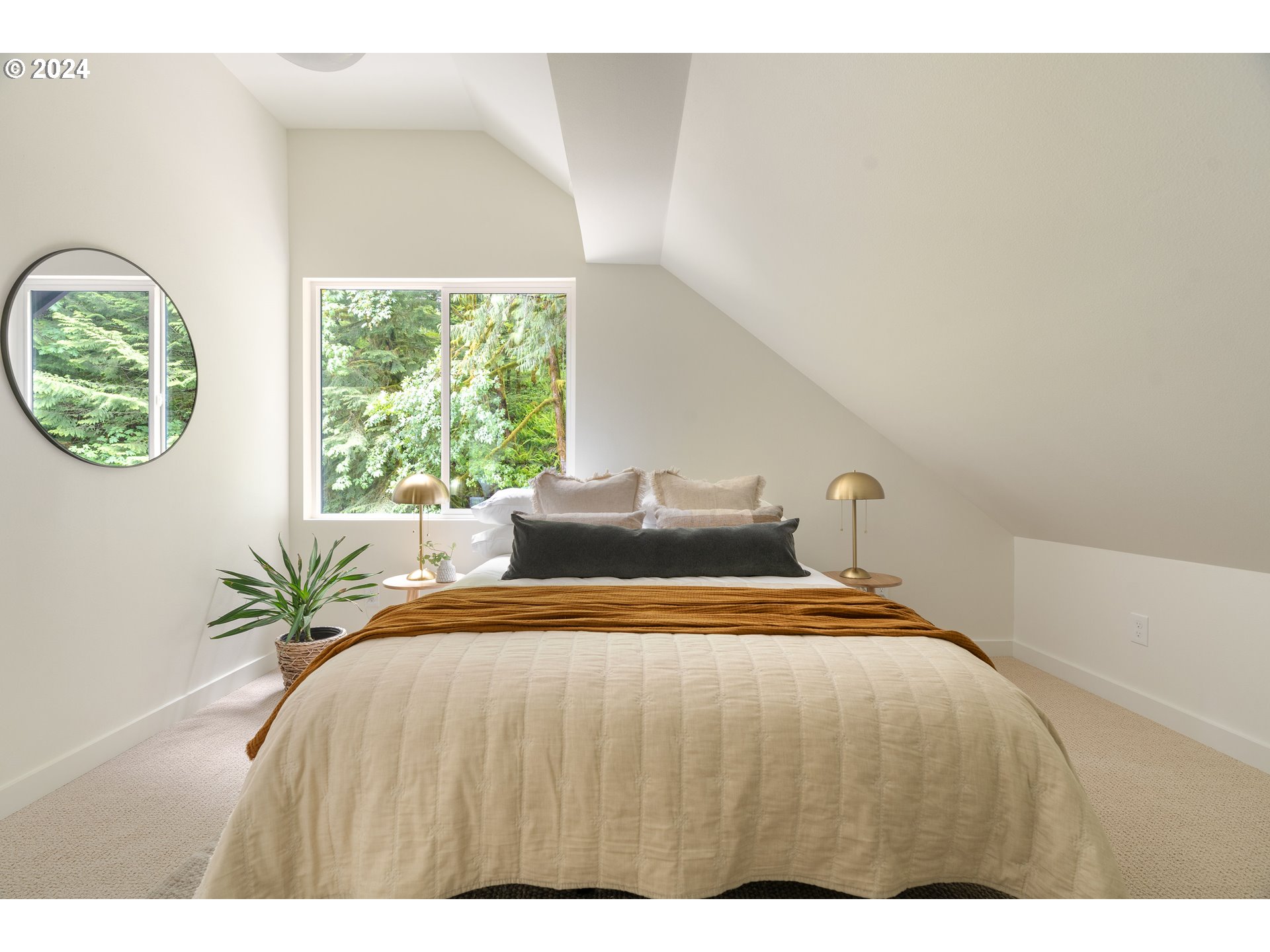 2162 Duncan Creek Road Stevenson, WA 98648 - Photo 27 of 38 a bedroom with a bed and a large window