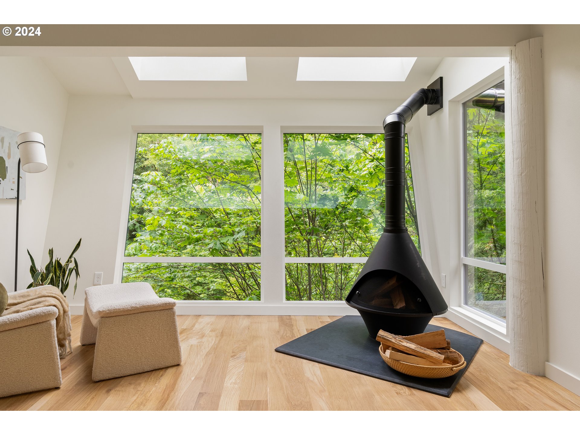 2162 Duncan Creek Road Stevenson, WA 98648 - Photo 5 of 38 a living room with furniture and a window