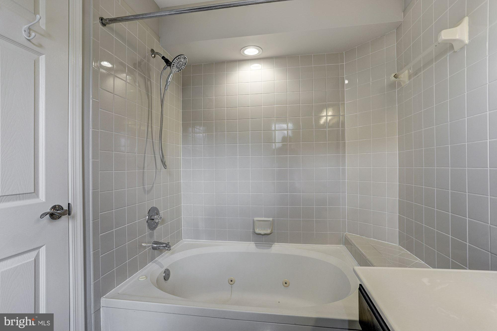 5233 Columbia Road, Unit 567 Columbia, MD 21044 - Photo 21 of 55 Primary Bath
