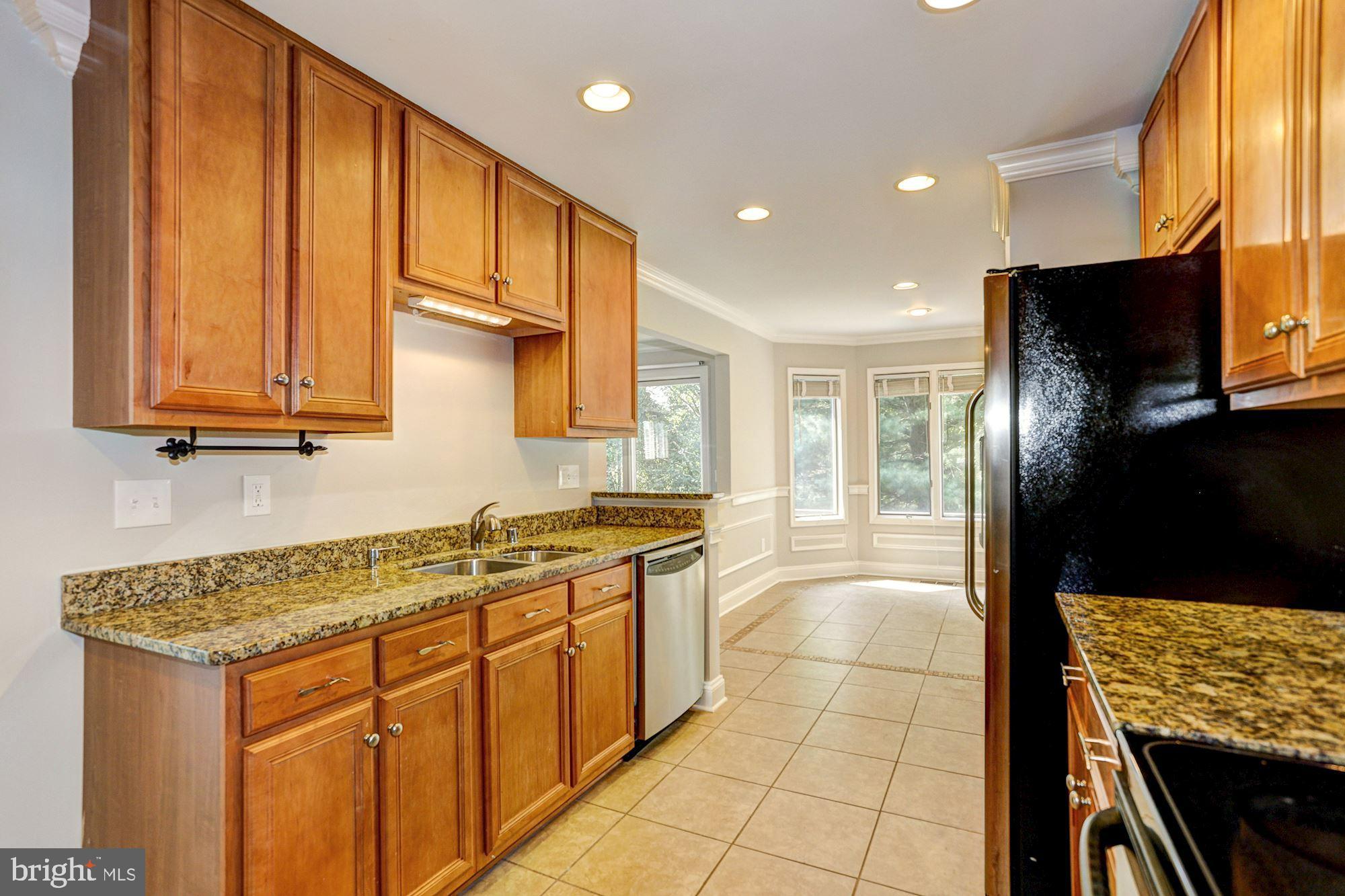 5233 Columbia Road, Unit 567 Columbia, MD 21044 - Photo 10 of 55 Kitchen & Breakfast Room
