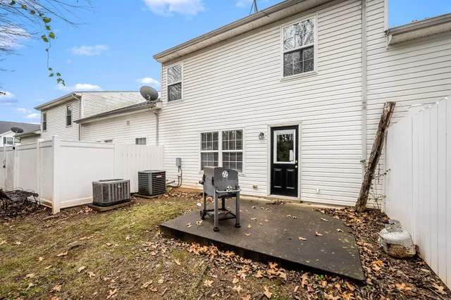 a view of a house with backyard