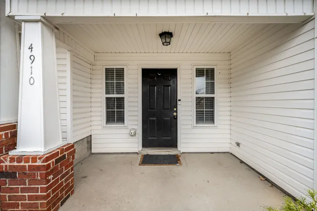 a view of house with a outdoor space