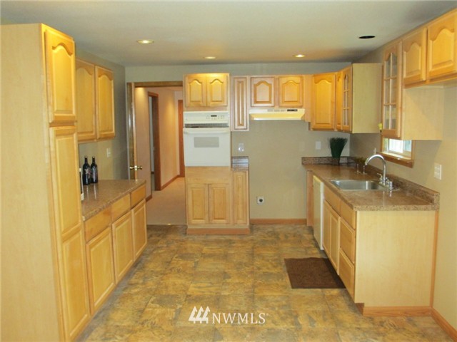 14010 Sidney Road Southwest Port Orchard, WA 98367 - Photo 4 of 14 Gallery Image 4