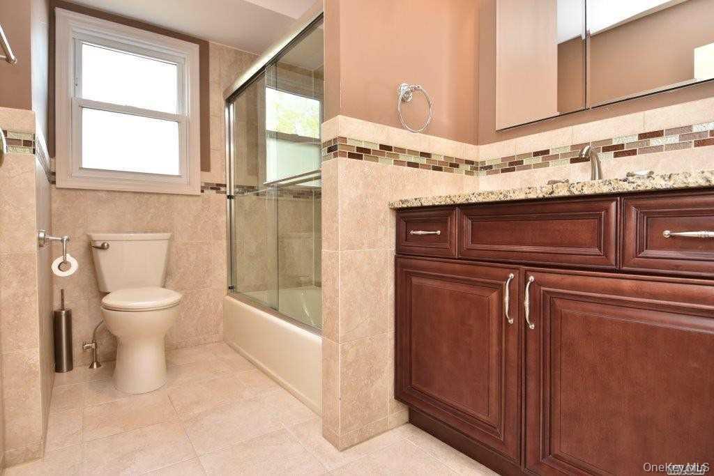 267 Haypath Road Old Bethpage, NY 11804 - Photo 7 of 22