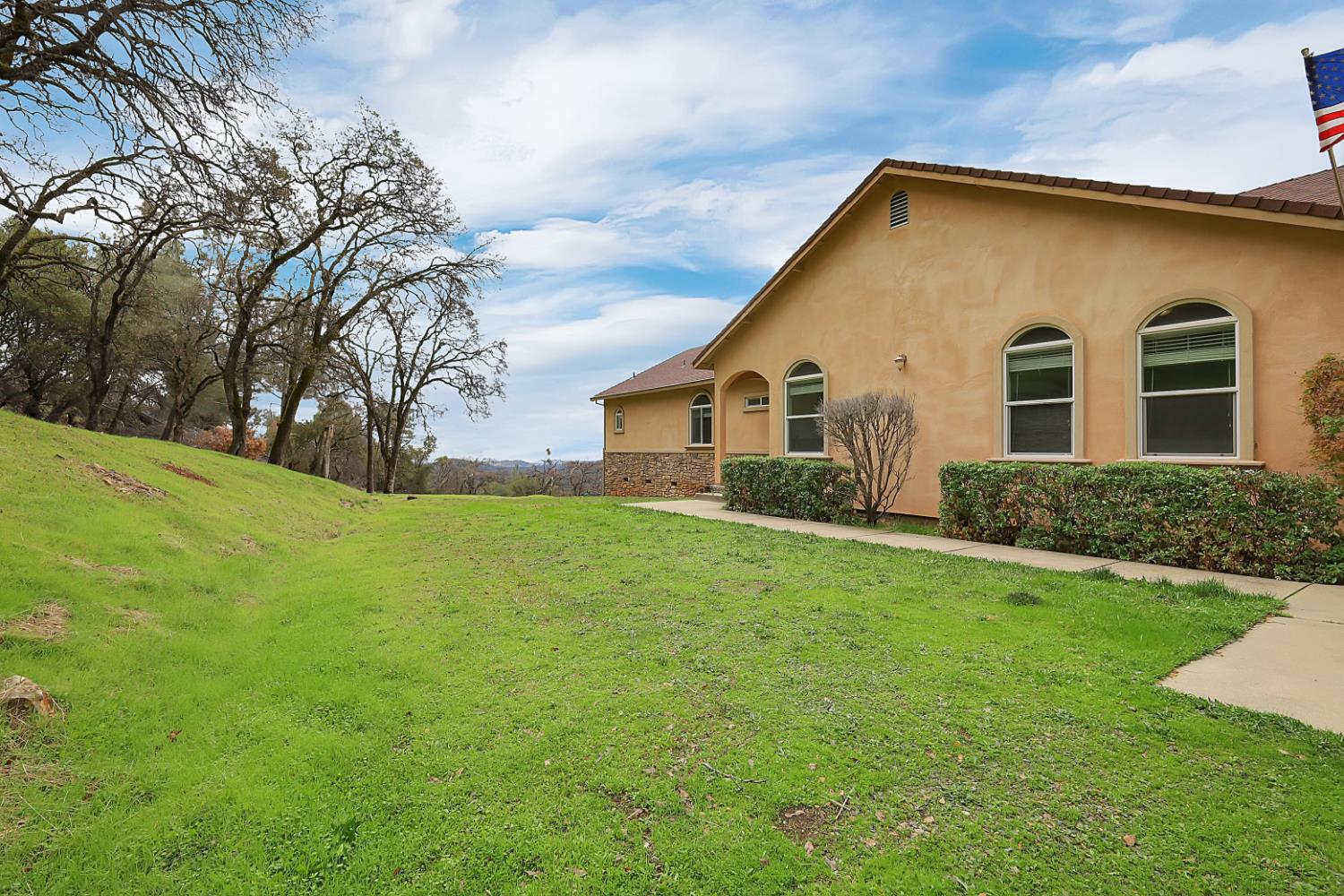 13680 Jessica Way Browns Valley, CA 95918 - Photo 4 of 73 a view of a house with backyard