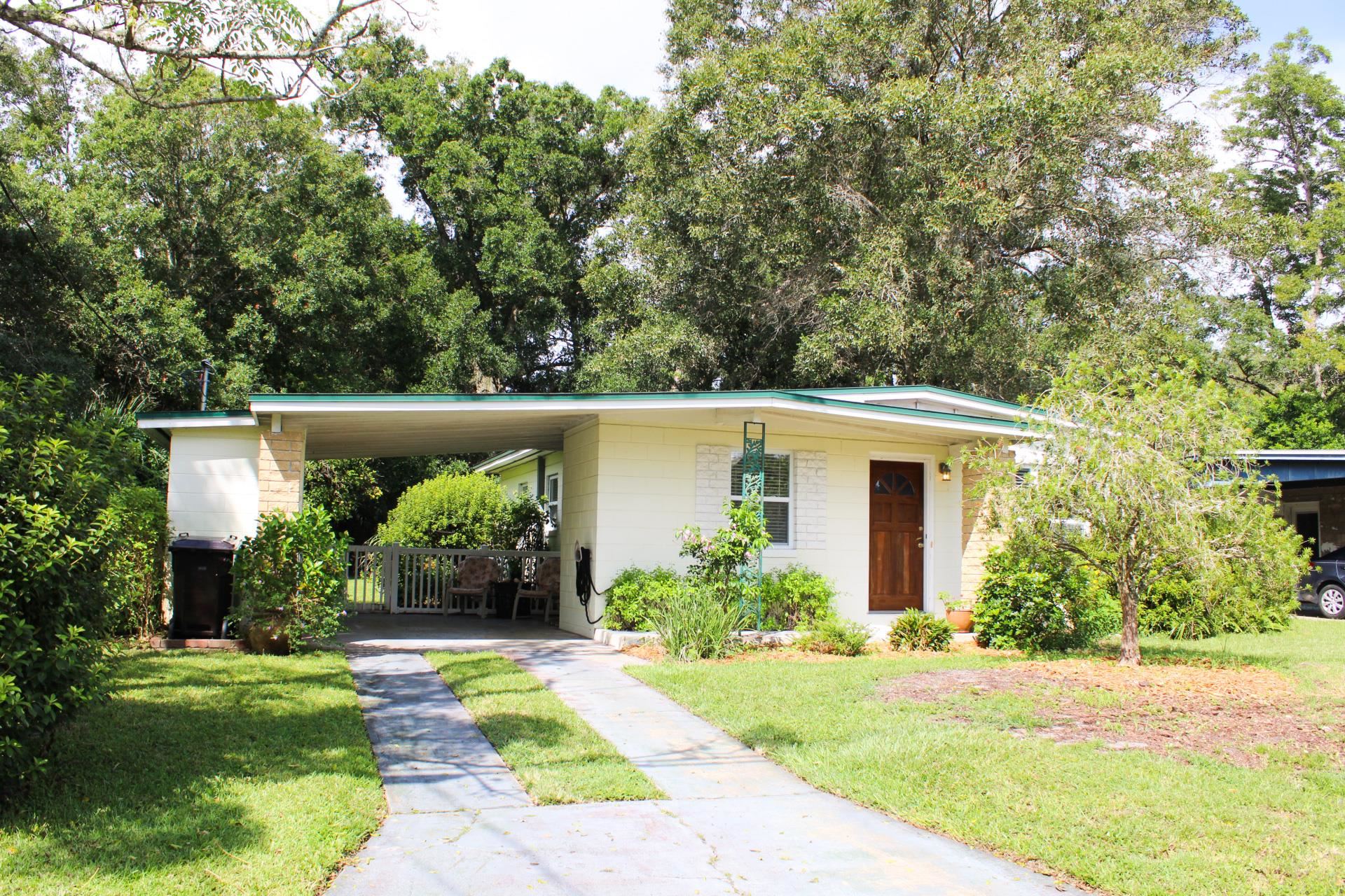248 Spring Street St. Augustine, FL 32084 - Photo 1 of 50 a front view of a house with garden