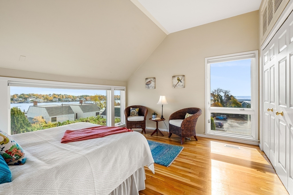 55 Brackett Place, Unit D Marblehead, MA 01945 - Photo 16 of 34 a bedroom with two beds and a large window