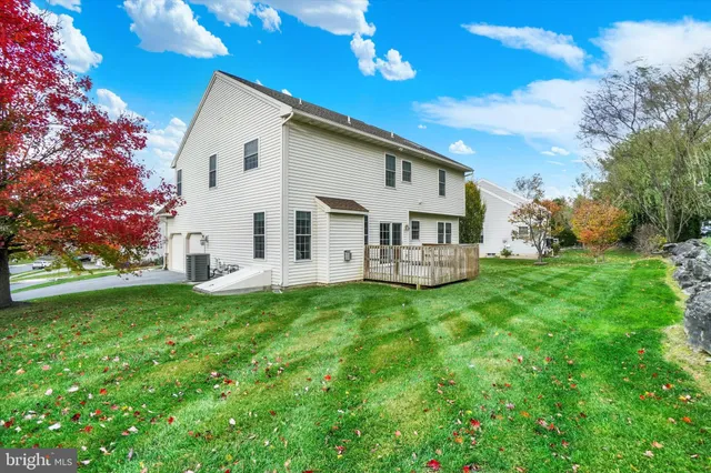 a view of a house with a backyard