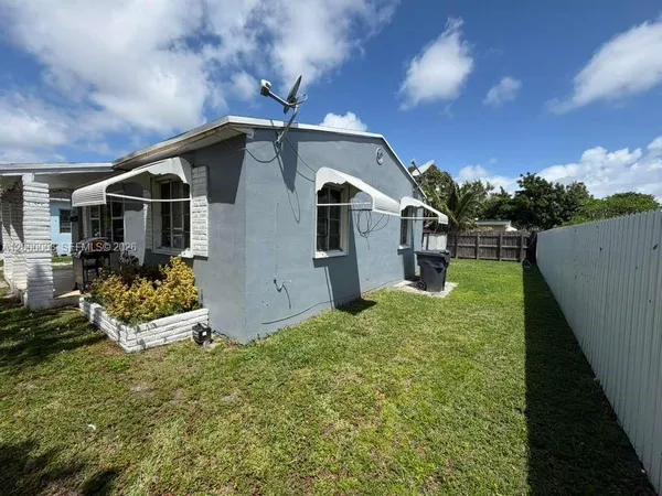 $2,750 | 2431 Plunkett Street, Unit FRONT, Hollywood, FL 33020