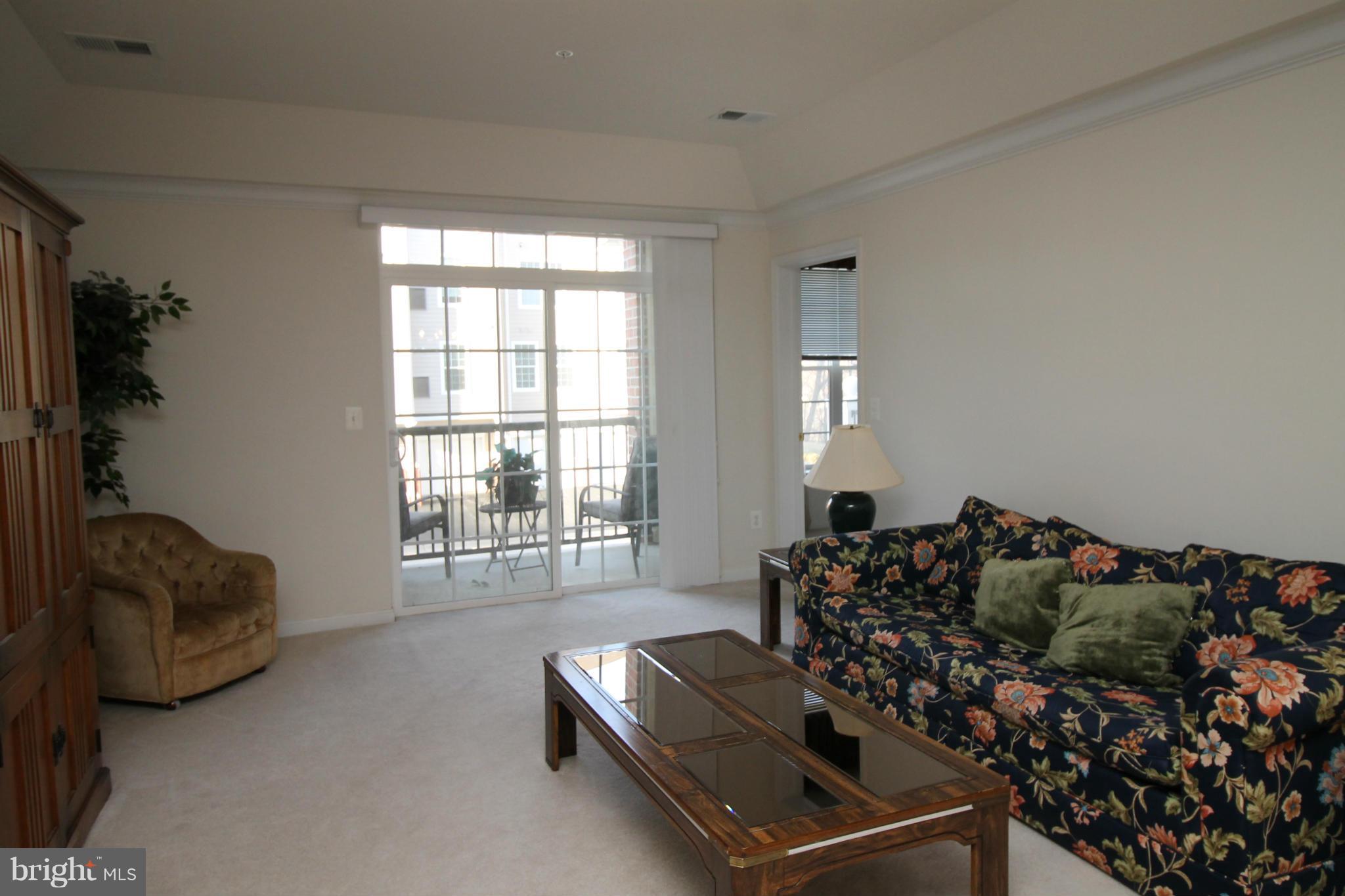 7335 Brookview Road, Unit 208 Elkridge, MD 21075 - Photo 10 of 21 Living Room