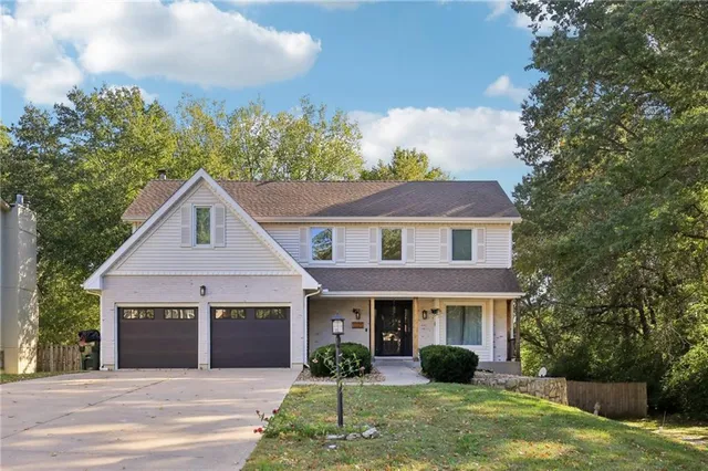 $444,000 | 3225 Meadow Road, Leavenworth, KS 66048