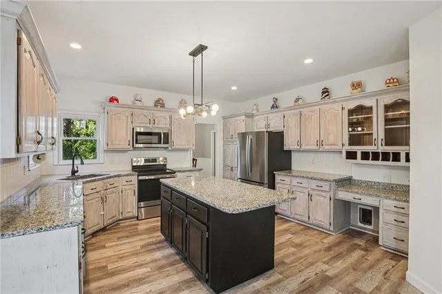 $444,000 | 3225 Meadow Road, Leavenworth, KS 66048