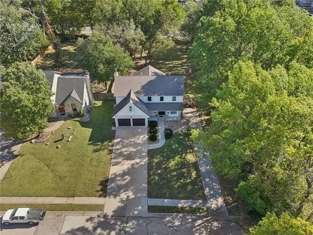 $444,000 | 3225 Meadow Road, Leavenworth, KS 66048