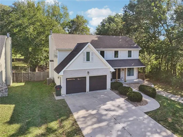 $444,000 | 3225 Meadow Road, Leavenworth, KS 66048