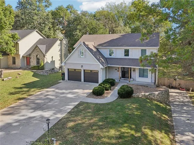 $444,000 | 3225 Meadow Road, Leavenworth, KS 66048