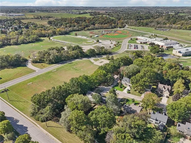 $444,000 | 3225 Meadow Road, Leavenworth, KS 66048