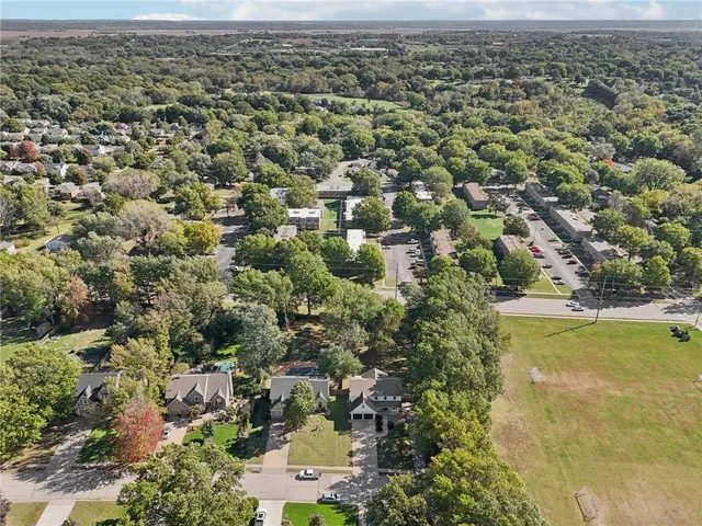 $444,000 | 3225 Meadow Road, Leavenworth, KS 66048