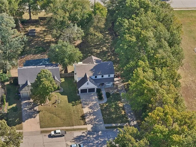 $444,000 | 3225 Meadow Road, Leavenworth, KS 66048