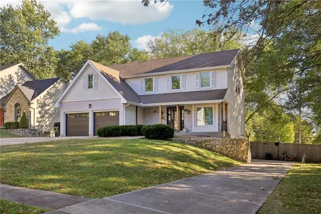 $444,000 | 3225 Meadow Road, Leavenworth, KS 66048