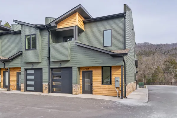 a house that has lot of windows on it