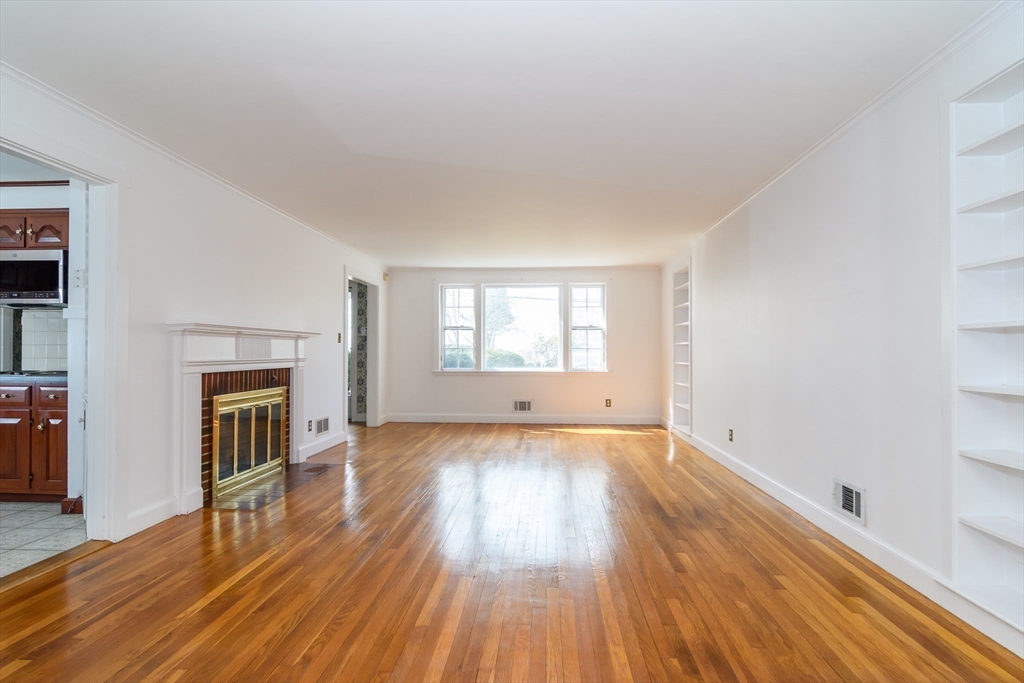 84 Pleasant Street South Natick, MA 01760 - Photo 6 of 25