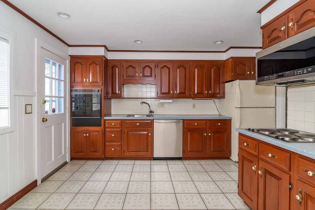 84 Pleasant Street South Natick, MA 01760 - Photo 8 of 25