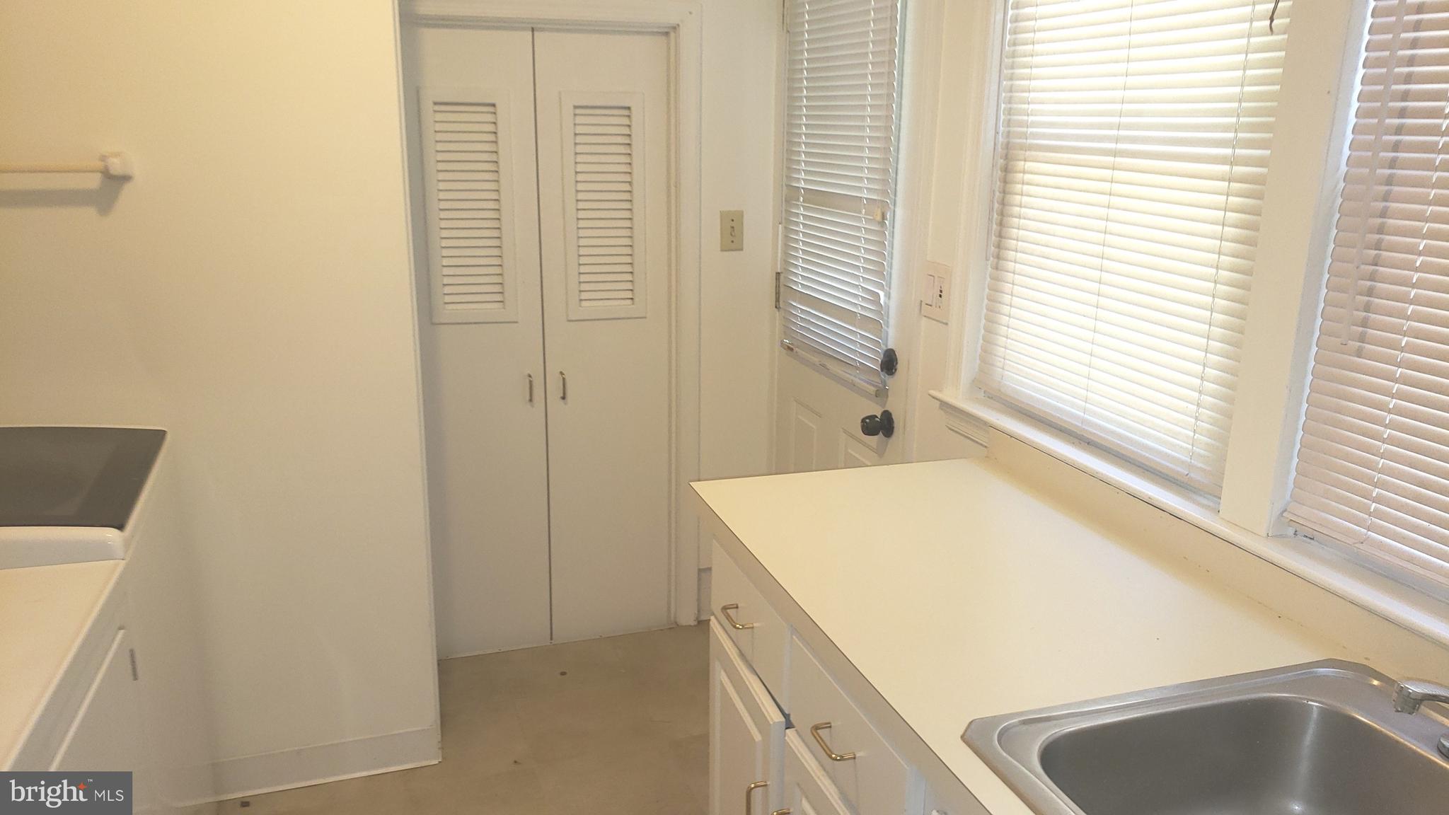 625 Southwood Road Hockessin, DE 19707 - Photo 9 of 16 a bathroom with a sink and a bathtub