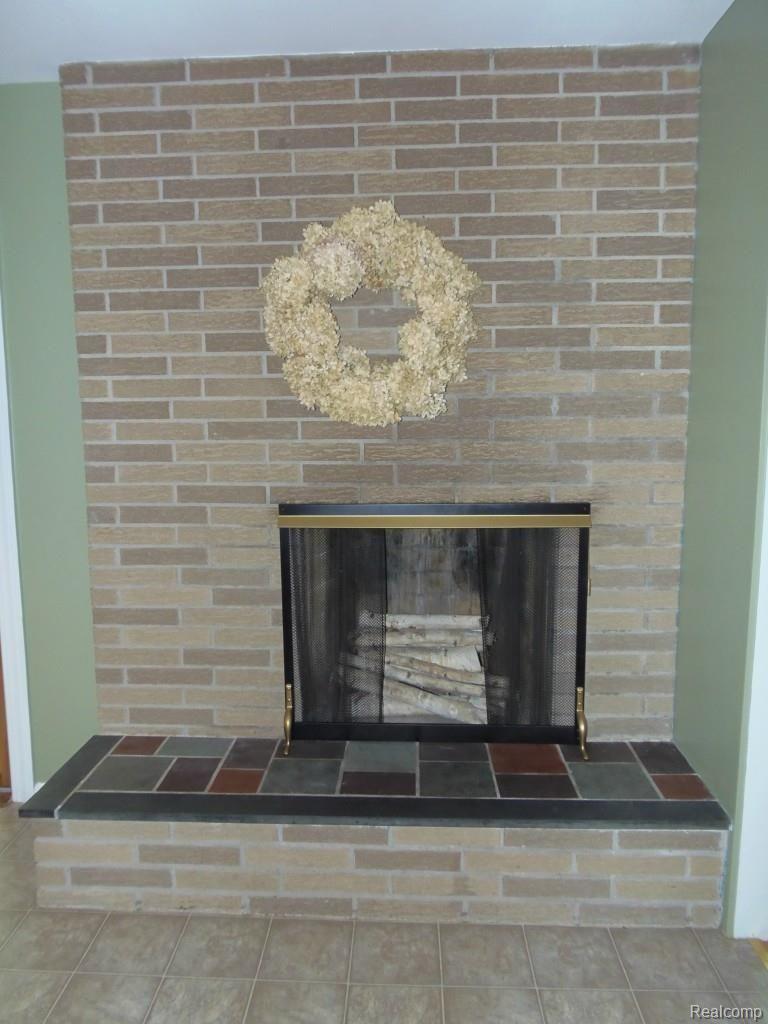 9444 Hyne Road Brighton, MI 48114 - Photo 10 of 34 2547.jpg