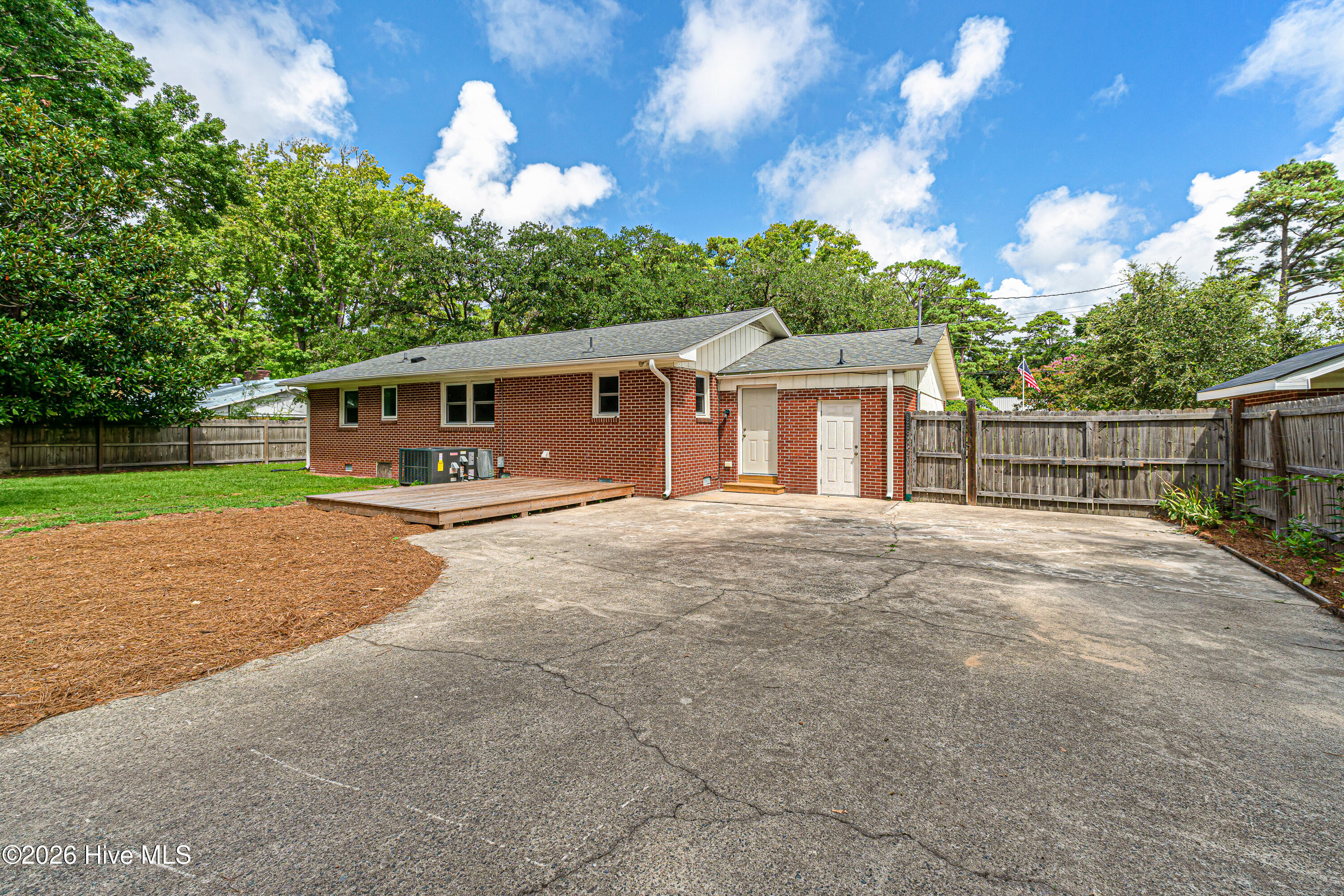 4111 Country Club Road Morehead City, NC 28557 - Photo 2 of 50 Gallery Image 2