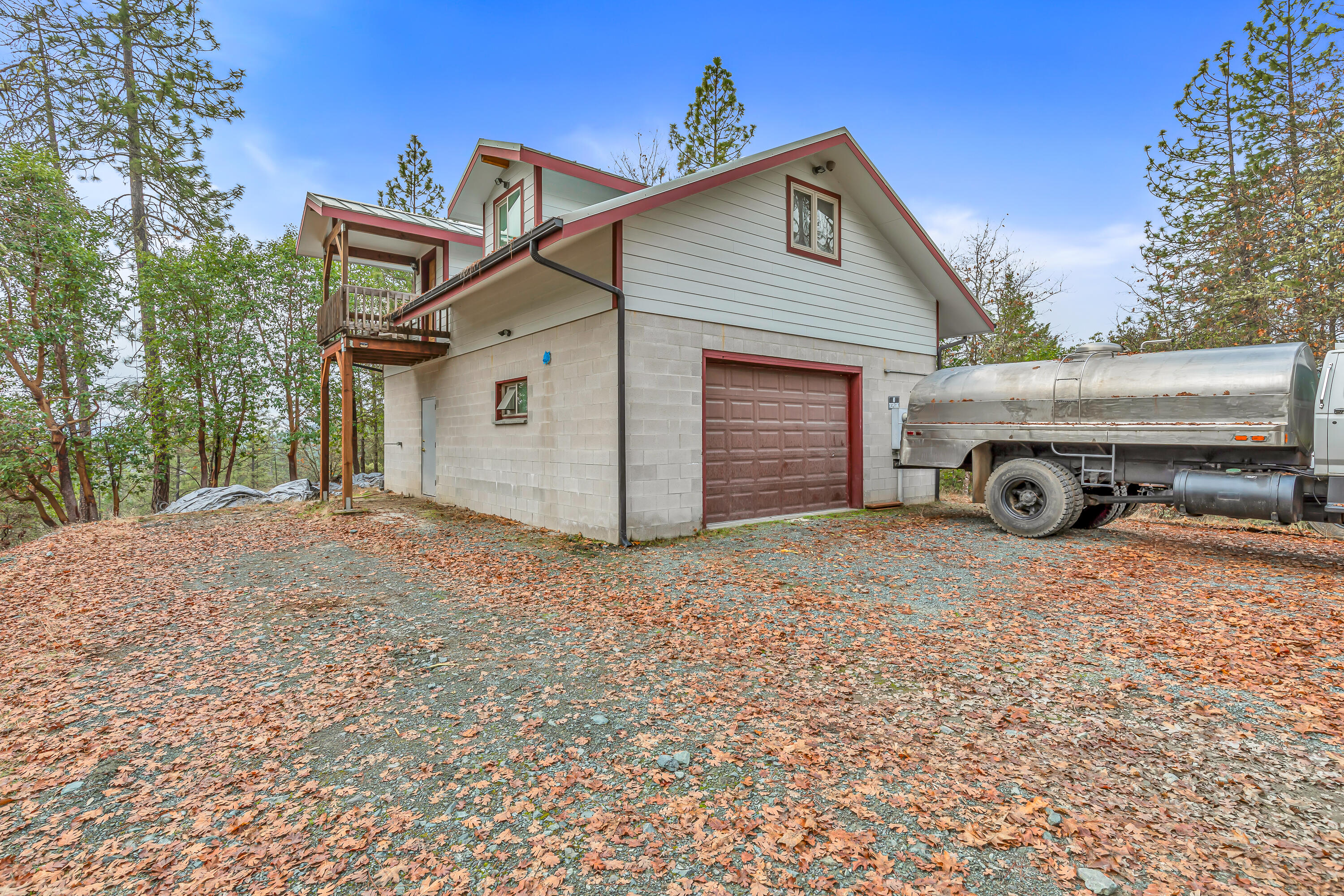 2259 Hugo Road Merlin, OR 97532 - Photo 25 of 31 9R9A7023