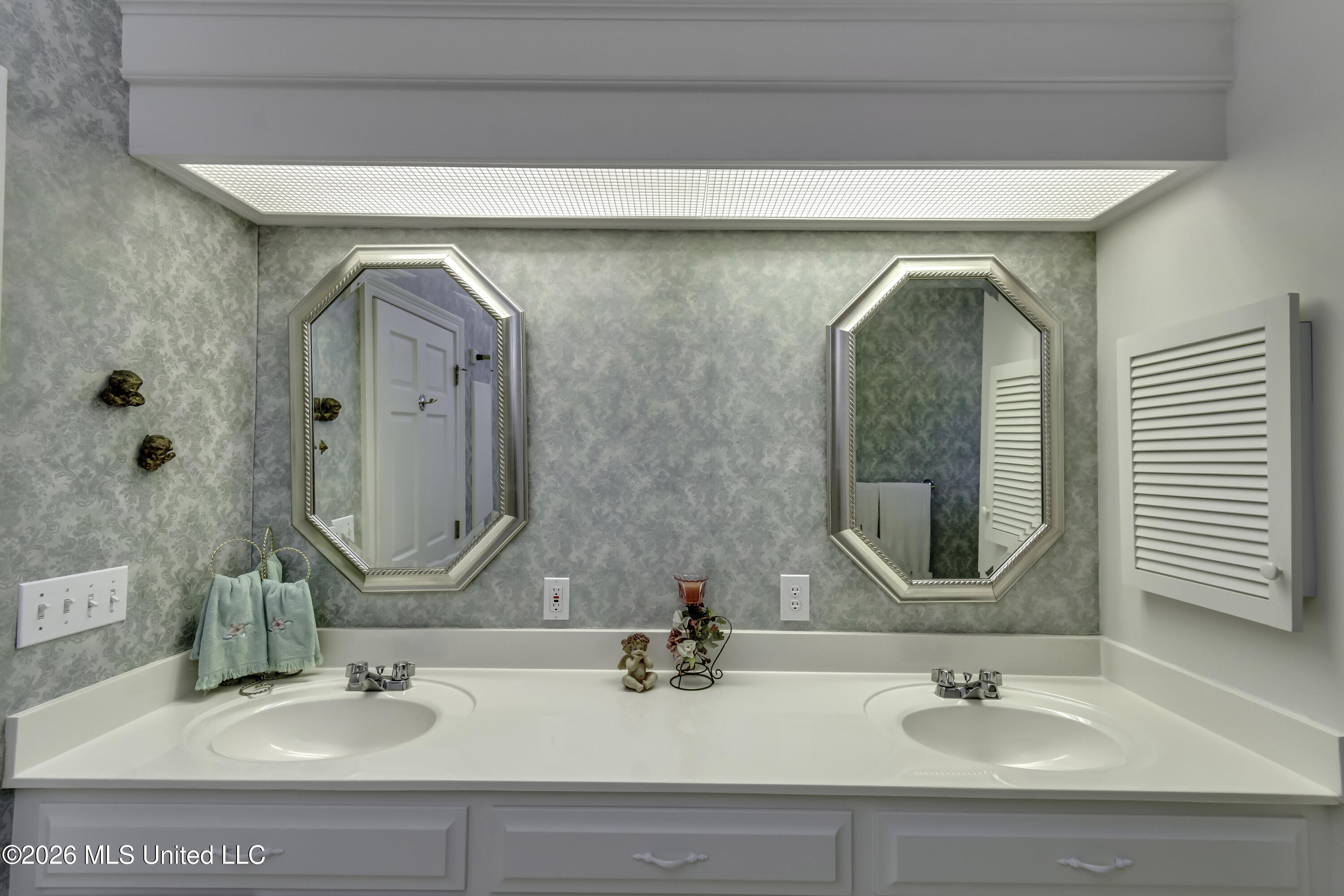 656 April Sound Pearl, MS 39208 - Photo 37 of 61 Bathroom 2