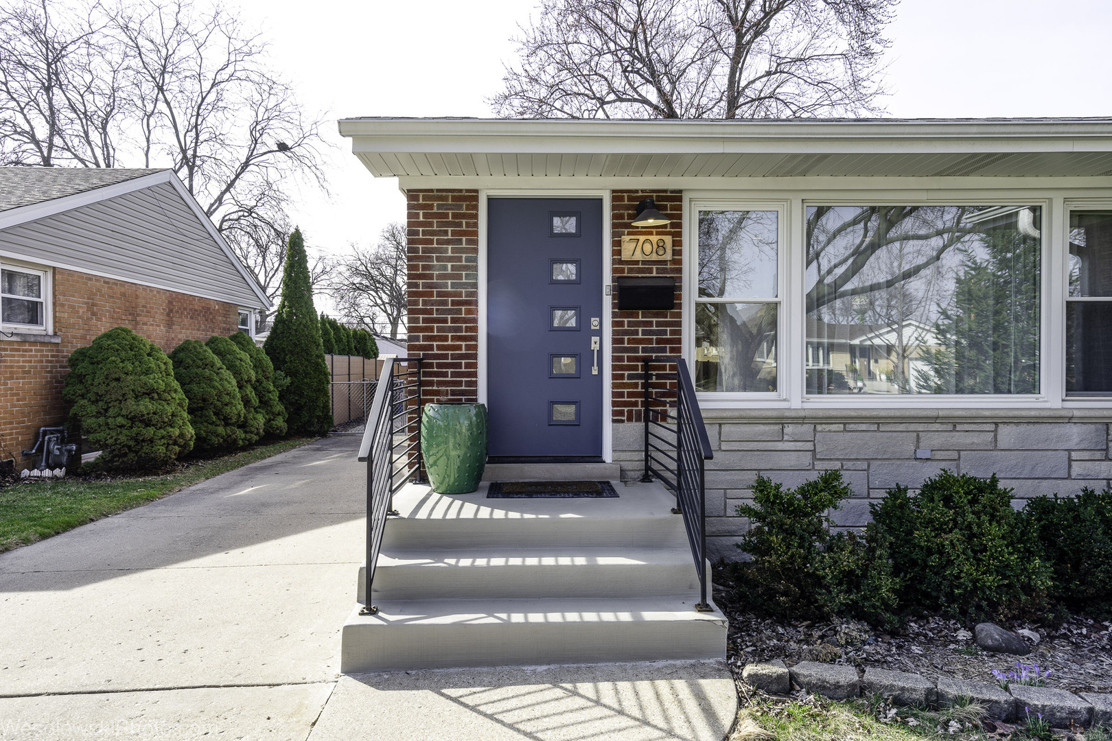 708 North Russel Street Mount Prospect, IL 60056 - Photo 28 of 30 a front view of a house with a garden