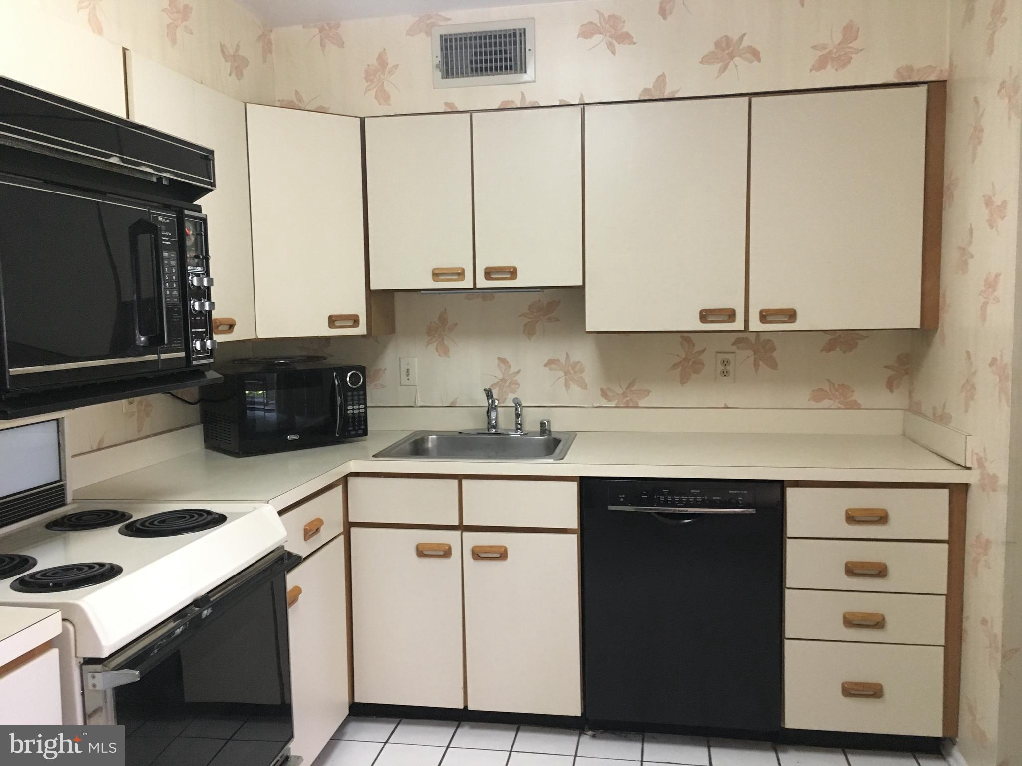 2901 Fallstaff Road, Unit 302 Baltimore, MD 21209 - Photo 4 of 11