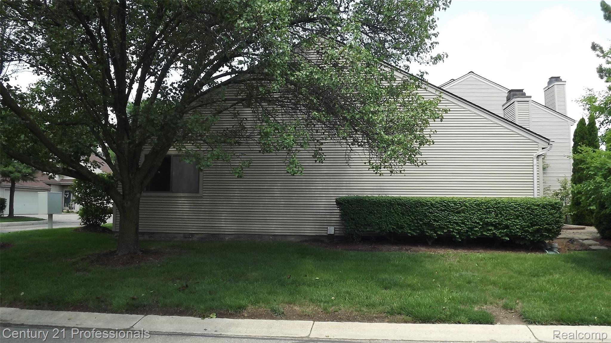710 Preston Court, Unit 174 Rochester, MI 48307 - Photo 18 of 19 Side View