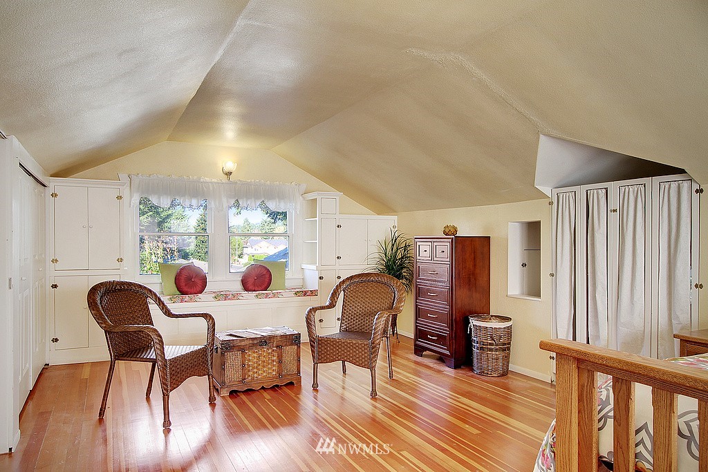 2225 Edmonds Avenue Northeast Renton, WA 98056 - Photo 12 of 19