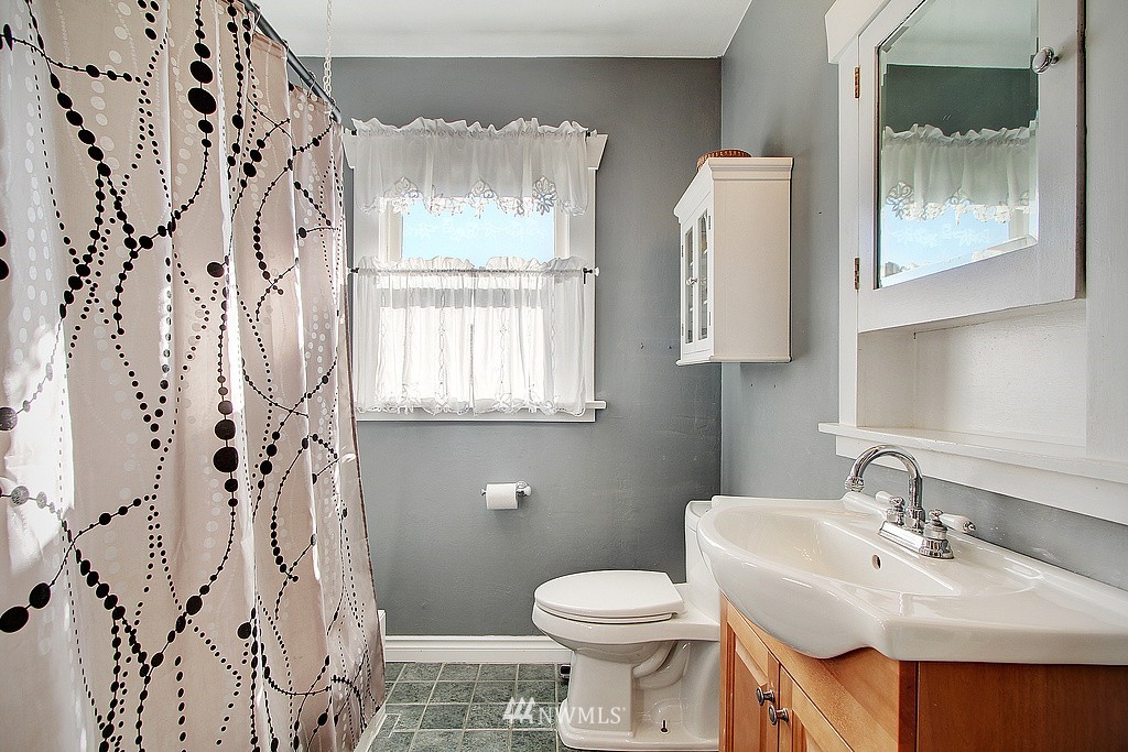 2225 Edmonds Avenue Northeast Renton, WA 98056 - Photo 7 of 19