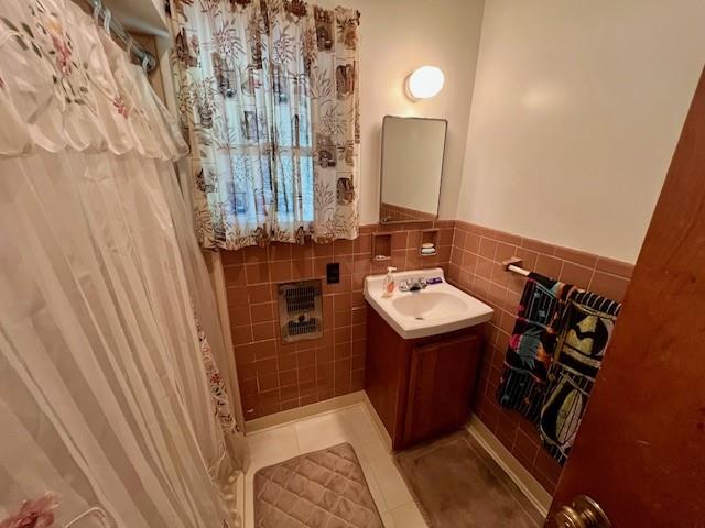 323 Bellevue Road Pittsburgh, PA 15229 - Photo 14 of 19 Front home BR 1 ensuite full bath