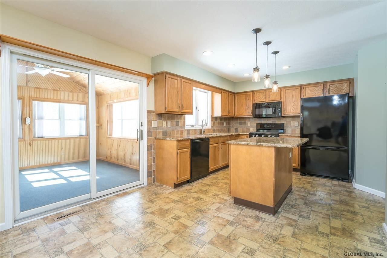 25 Nadeau Road Halfmoon, NY 12065 - Photo 4 of 41 Photo 4