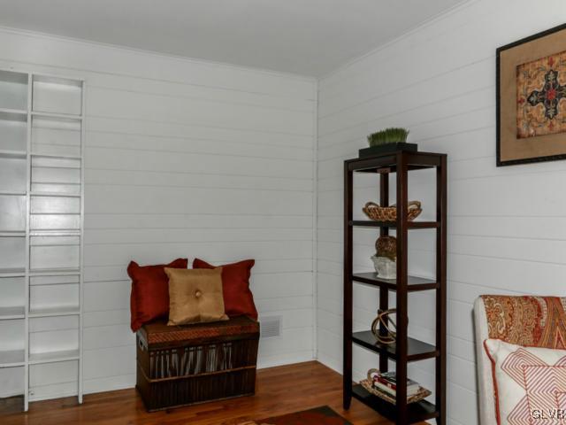 3085 Bursonville Road Riegelsville, PA 18077 - Photo 23 of 31 a living room with furniture