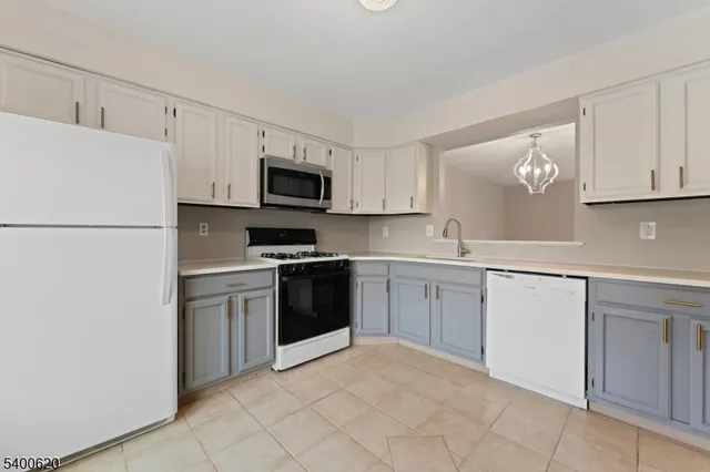 $2,800 | 330 Smithwold Road, Unit 1, Somerset, NJ 08873